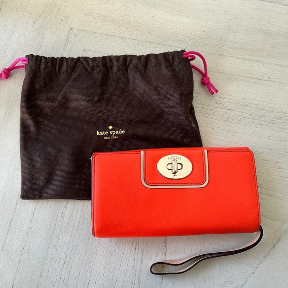 Kate Spade New York Hampton Road Turnlock Mara Wallet - Picture 1 of 10